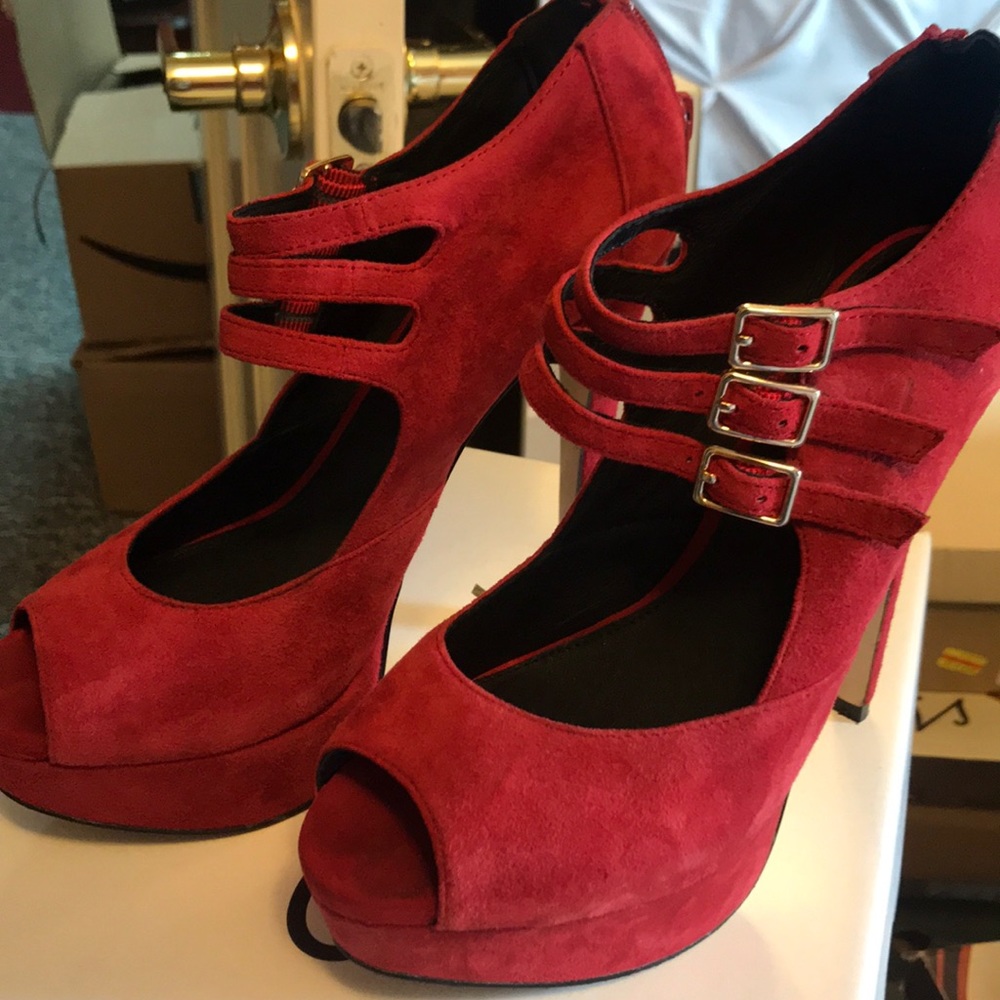 Red Suede Open Toe Heels💃🏻❤️
